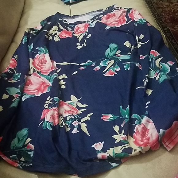 Top - Picture 2 of 3